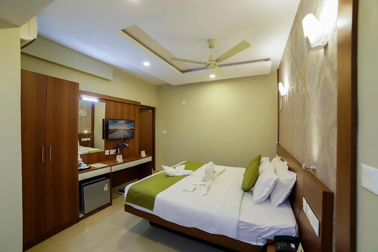 Sreepathi Indraprastha Hotel Guruvayur 4*,  India