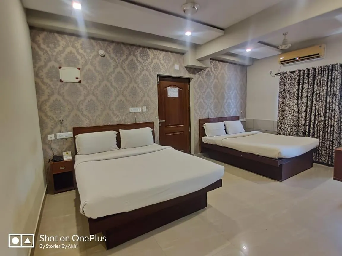 Sreepathi Indraprastha Hotel Guruvayur 4*,  India